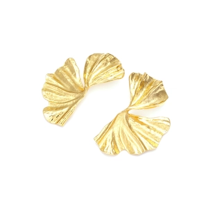 Vintage golden ginkgo leaf earrings featuring intricate textured metallic leaf veins