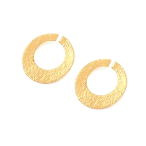 Vintage gold hammered texture open hoop earrings with geometric round design for women