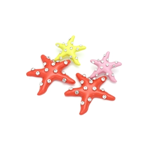 Zeester oorbellen met kleurrijke emaille coating en strassteentjes in oceaanstijl