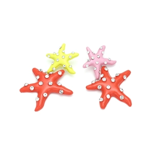 Kleurrijke zeester oorbellen met strass in rood geel en roze maritieme stijl