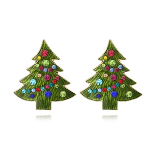 Boucles d'oreilles sapin de Noël avec strass multicolores et placage d'or sur fond blanc