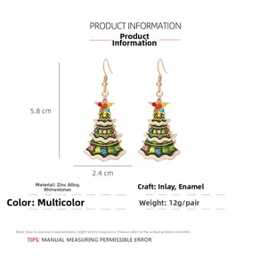 Detaillierte Maße der grünen Emaille-Weihnachtsbaum-Ohrringe mit bunten Kristallen