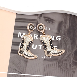 Détails de boucles d'oreilles bottes de cowboy dorées avec strass brillants et perles