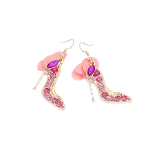 Boucles d'oreilles talons hauts à cristaux colorés avec fleurs en tissu rose et or