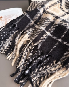 Détail de la texture à carreaux avec franges douces et tissu épais imitation cachemire