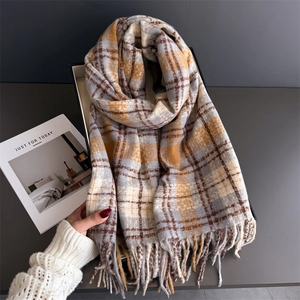 Écharpe classique à carreaux jaunes et gris avec franges en imitation cachemire d'hiver