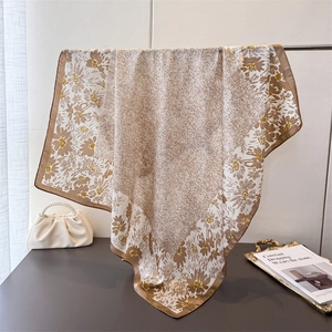 Women Faux Satin Satin Square Scarf Elegant Floral Print Daisy Headscarf Lightweight Shawl Neck Wrap