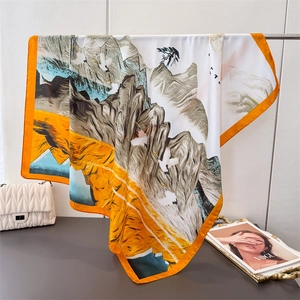Abstraktes Seidengefühl-Quadrat-Halstuch mit Berglandschaftsdruck und Saum