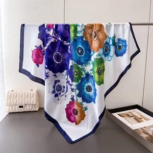 Foulard En Satin Élégant À Imprimé Fleuri Carré Satin Lisse Bandana Mode Écharpe De Cou Accessoire Cheveux Femme Chic