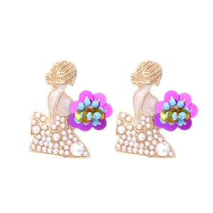 Boucles d'oreilles silhouette fille avec fleurs en paillettes et perles nacrées