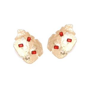 Vintage irregular geometric gold-tone earrings with red crystals and hammered texture