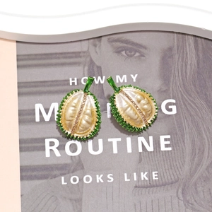Boucles d'oreilles créatives en forme de durian avec strass colorés et émail