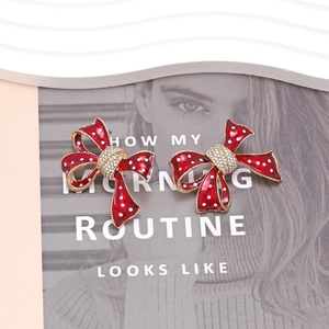 Boucles d'oreilles nœuds rouges à pois avec strass et placage à l'or au style rétro