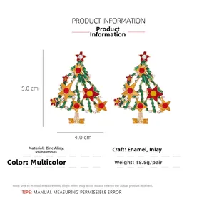 Detail of Christmas tree earrings with dimensions 5.0cm height and 4.0cm width