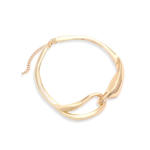 Modern irregular golden metal collar necklace with adjustable chain in minimalist design