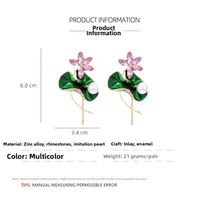 Dimensions détaillées des boucles d'oreilles lotus avec cristal rose et perle