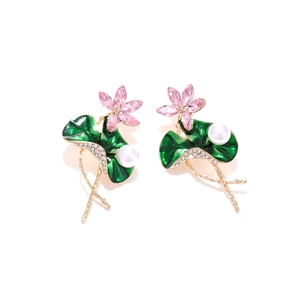 Boucles d'oreilles lotus de style chinois avec cristaux roses et émail vert perle