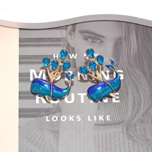 Cute gradient blue whale alloy stud earrings with sparkling rhinestones in gold setting