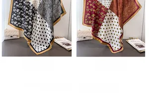 Detail von seidenähnlichem Tuch mit Paisley- und Punktmuster in Schwarz und Rot