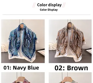 Vue détaillée de foulards en satin à motif paisley en bleu marine et marron, texture lisse