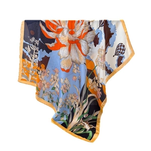 Carré de soie satiné avec fleurs oranges et montgolfière sur fond blanc pour femme chic