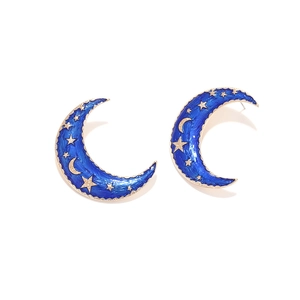 Boucles d'oreilles lune en émail bleu chic avec motifs d'étoiles dorées sur fond blanc