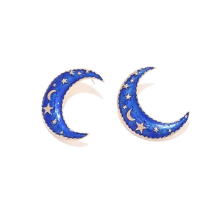 Détails des boucles d'oreilles lune en émail bleu marine avec motifs d'étoiles dorées