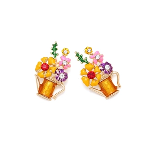 Retro-Ohrringe Goldene Gießkanne mit bunten Emaille-Blumen und funkelnden Kristallen