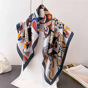 Foulard quadrato in seta con stampa graffiti artistica e motivi paisley vintage blu