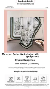 Détail de l'imprimé marguerite sur foulard en soie satinée avec bordure blanche et verte