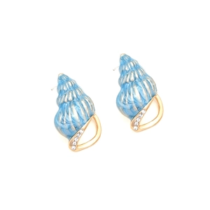 Boucles d'oreilles conque mignonnes en émail bleu clair et incrustation de cristaux