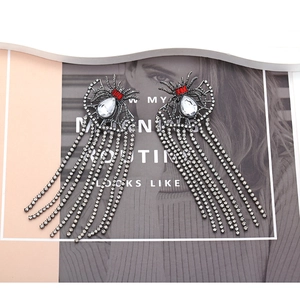 Retro crystal spider tassel earrings with sparkling rhinestones and long drop chains