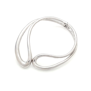 Minimalist asymmetric silver water drop choker necklace with a sleek mirrored finish