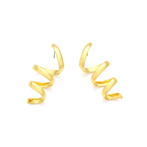 Boucles d'oreilles créoles torsadées dorées avec un design ruban minimaliste créatif