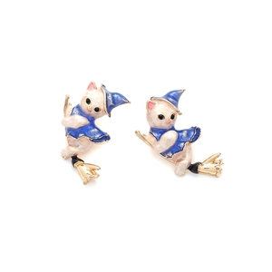 Boucles d'oreilles chat magicien en émail avec chapeau bleu et balai doré créatifs