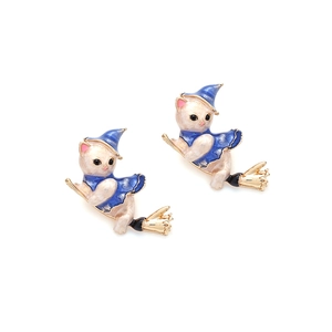 Boucles d'oreilles chat fantaisie avec chaton sur balai et chapeau de magicien bleu