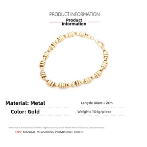 Detailed view of gold chain necklace with 44cm length and 104g weight specifications