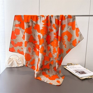 Seidenschal im Ölgemälde-Stil mit abstrakten orange-grauen Druckmustern für Damen