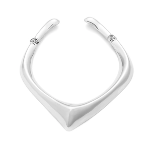 Collier ras de cou métallique argenté en V avec charnière polie pour femmes
