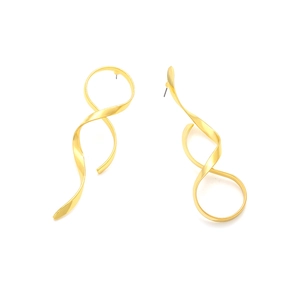 Golden asymmetrical twisted ribbon earrings in a minimalist spiral metal wire design
