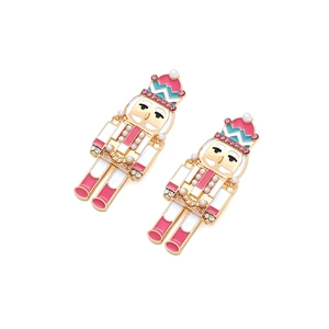 Détails des boucles d'oreilles casse-noisette avec émail rose et strass brillants