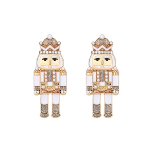 Boucles d'oreilles soldat casse-noisette avec émail, diamants et perles dorées