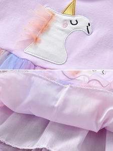 Robe lavande pour fille avec broderie licorne et détails de jupe en tulle arc-en-ciel