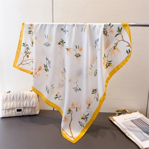 Foulard Carré Imprimé Floral Satin Aspect Satin Écharpe De Cou Mode Bordure Contrastée Accessoire Élégant Pour Femmes