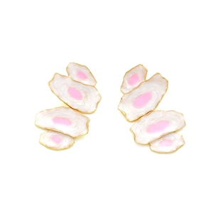 Boucles d'oreilles fleurs irrégulières en émail avec pétales et bords dorés