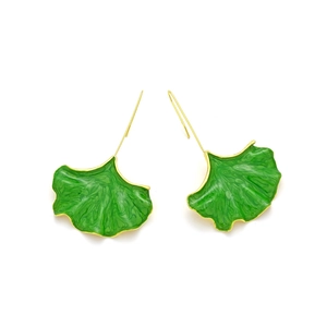 Boucles d'oreilles pendantes feuilles de ginkgo émaillées vert vif dorées