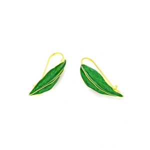Boucles d'oreilles feuilles en émail vert et bordure dorée pour un style minimaliste