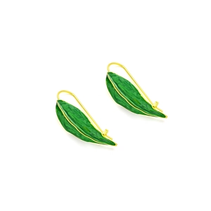 Boucles d'oreilles feuilles émaillées vertes avec bordure dorée et crochet poisson