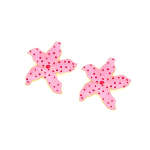 Boucles d'oreilles fleurs roses à pois avec finition émail et bordure dorée