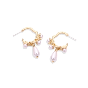Minimalistische C-förmige goldene Blumenohrringe mit Perlen im Vintage-Stil für Damen